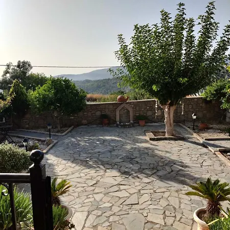 Nicolas Traditional House * Istrios