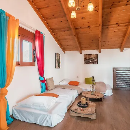 Nicolas Traditional House * Istrios
