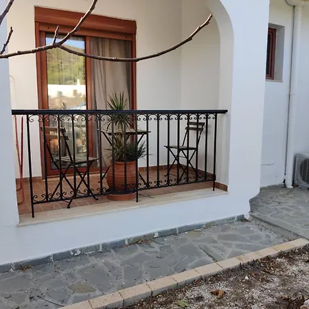 Nicolas Traditional House * Istrios
