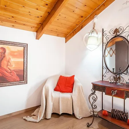 Nicolas Traditional House
